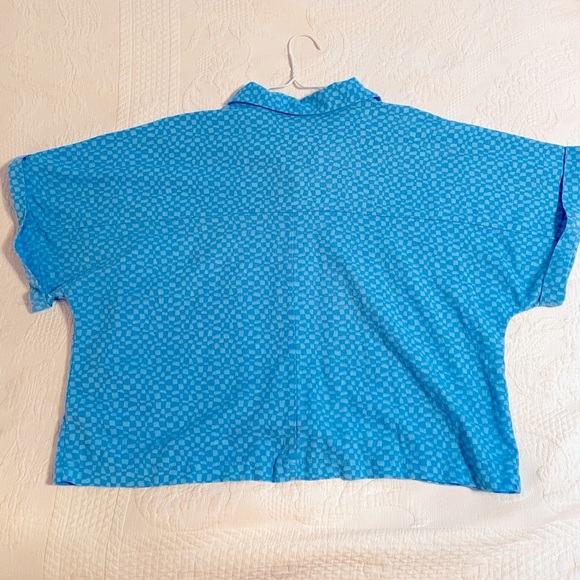 Forever 21 NWT Size 2X Women’s button up blouse in two tone blue. Short sleeve - Picture 2 of 8